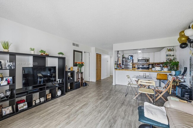 Photo - 428 Lakeview Dr Unit 103