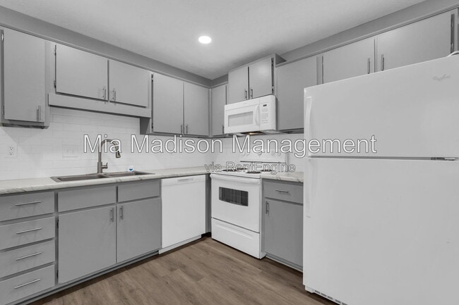 Photo - 111 E Mell St Unit 12