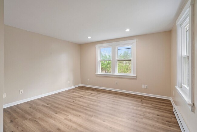 Building Photo - 1680 Potomac Ave Unit Lower