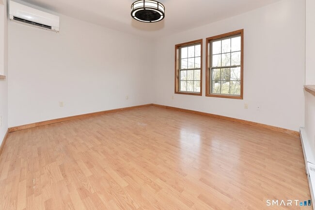 Photo - 81 Middletown Ave