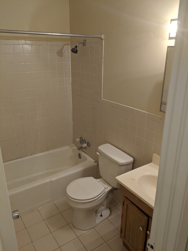 Photo - 1527 Brookbank Ave
