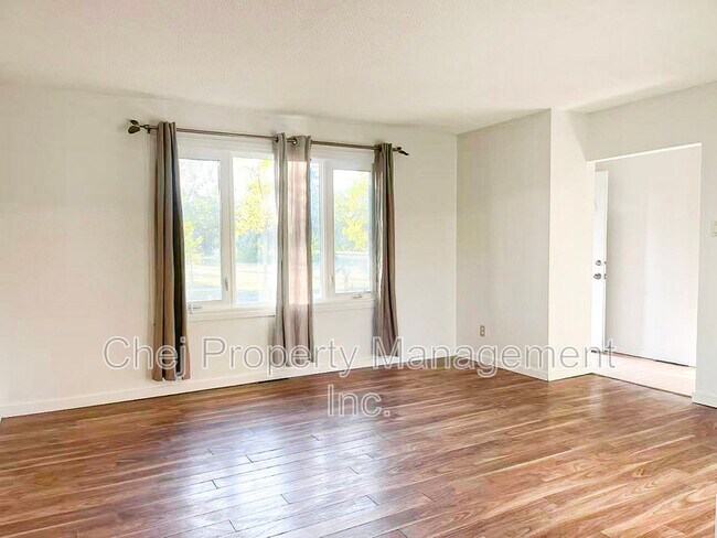 Photo - 10731-10163 163 St NW