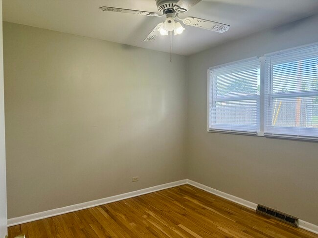 Photo - 1622 Oak Ln Unit 2
