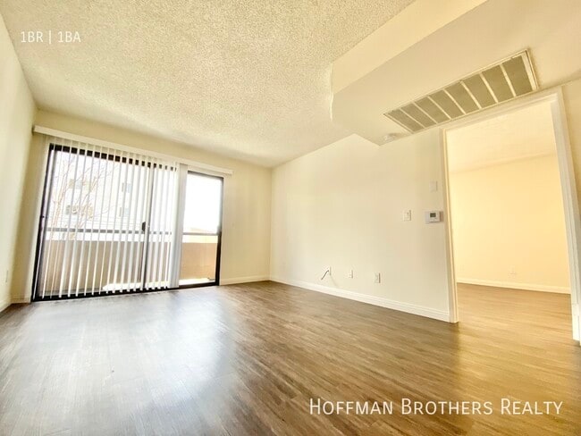 Photo - 1725 Grismer Ave Unidad 110