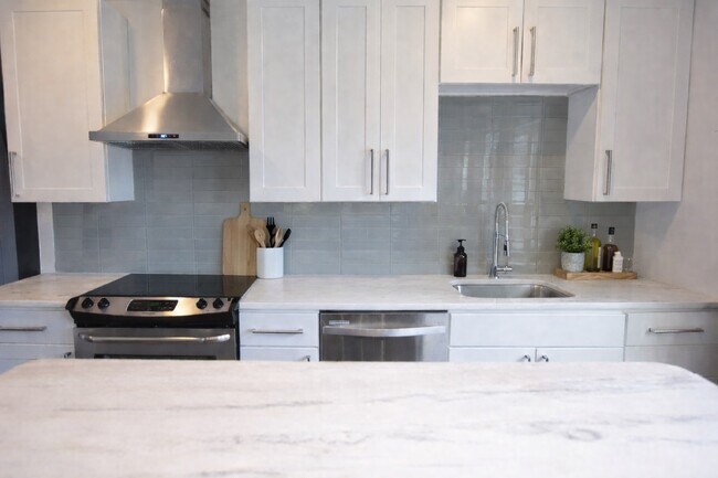 Photo - 707 E Seneca St.