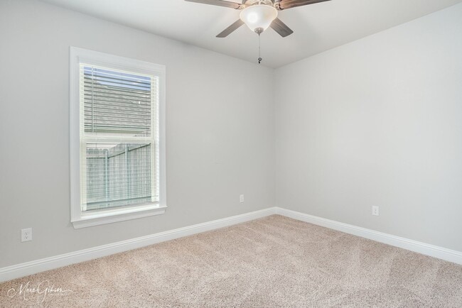 Photo - 5 Bedroom 3 Bathroom in Lost River Estates