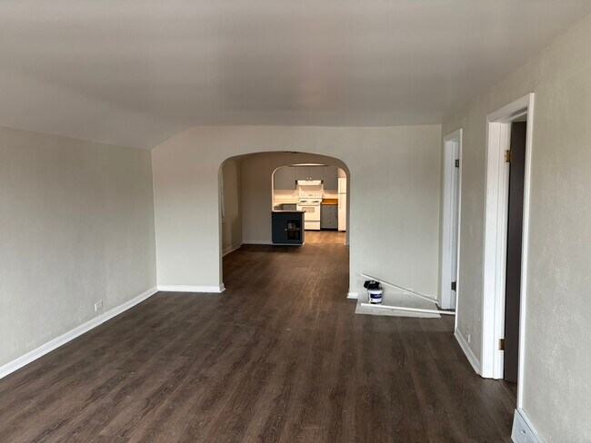 Photo - 649 Central Ave Unidad Jester's  1