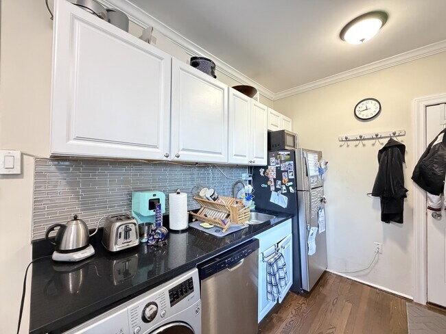 Photo - 644 W Roscoe St Unit J08P