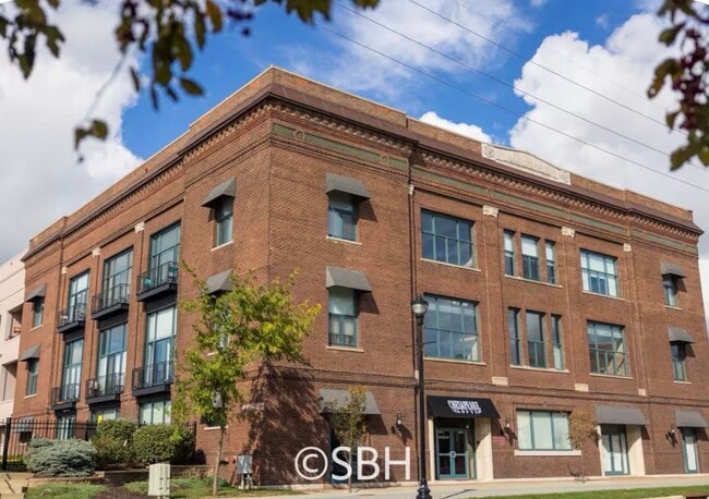 Photo - 401 W Shoreline Dr