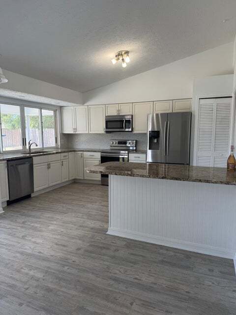 Photo - 262 SW Crescent Ave