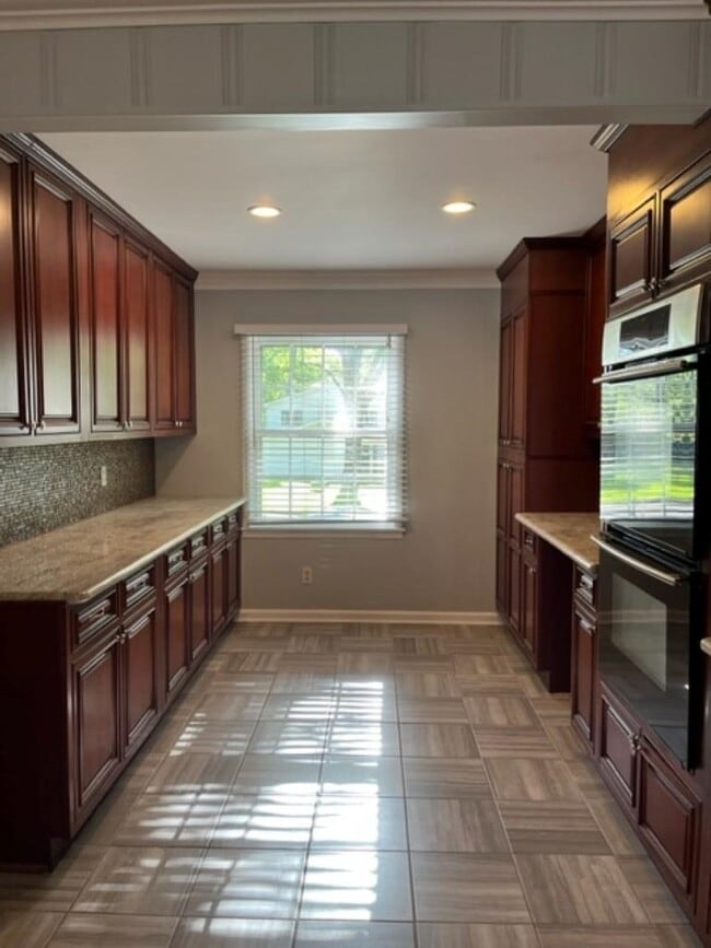 Photo - 1379 Lancaster Dr