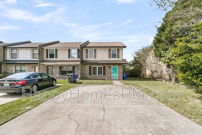 Photo - 5737 Dewsbury Ln