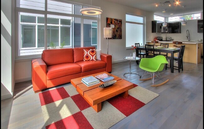 Photo - 2351 Minor Ave E