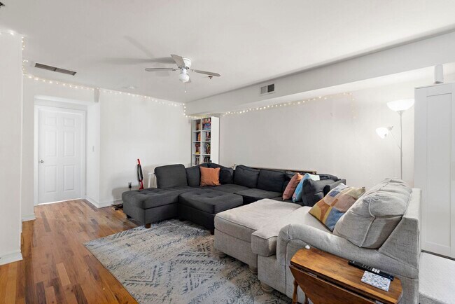 Photo - 131 Clinton St Unidad 4