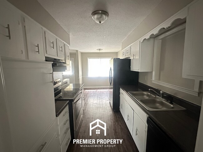 Photo - Beautiful 3BR/2BA Bartlett Cove | 1,668 Sq Ft, Brick Fireplace & Dual Dining Areas