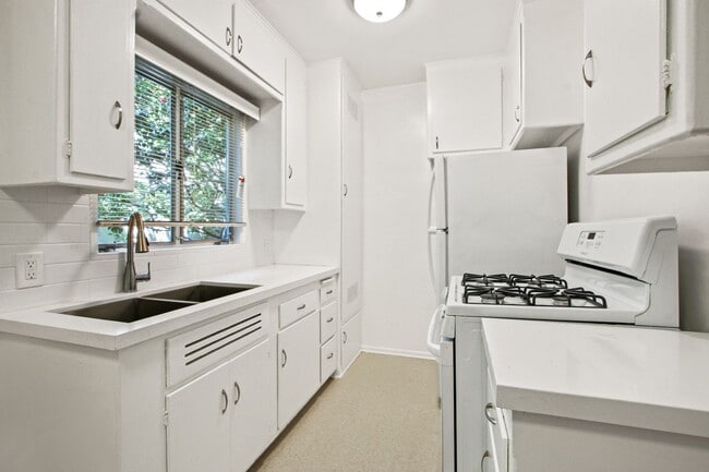 Building Photo - 500 California Ave Rental