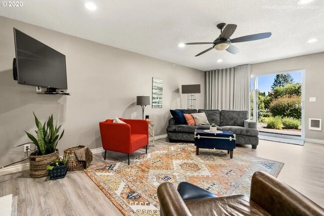 Photo - 3649 SW 52nd Pl Unidad Apt #B