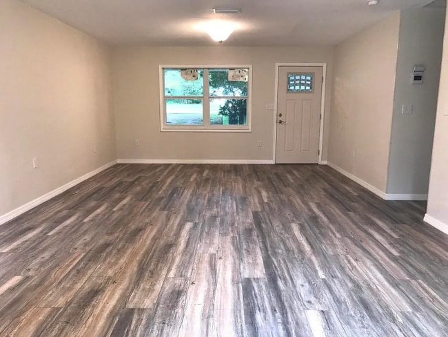 Photo - 680 N Court St