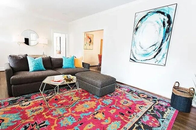 Photo - Spacious and homey home in the heart of Ro... Unidad 1