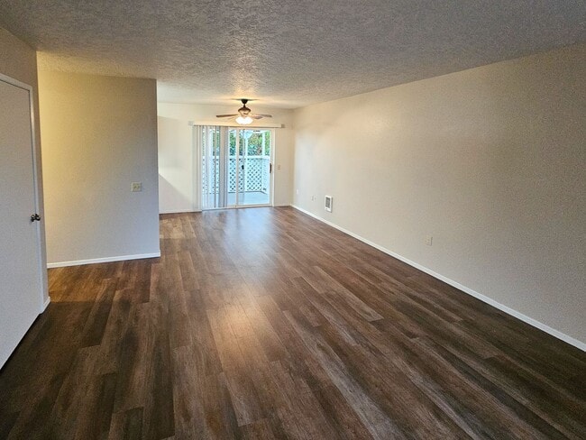 Photo - 506 NE Dallas Ct Unit 01