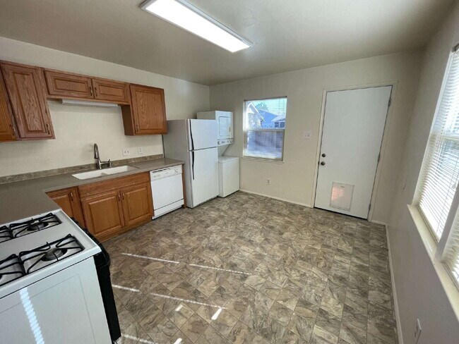 Photo - Cozy 2 BR 1 BA Home in Midtown!