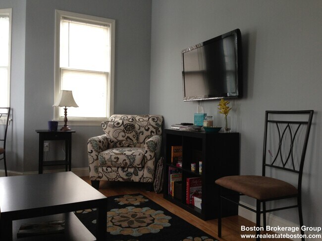 Photo - 195 W 3rd St