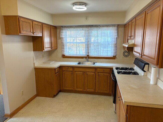 Photo - 1356 Roosevelt Ave Unidad 2nd floor