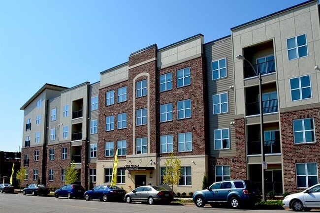 Piazza on West Pine - Piazza on West Pine Apartments