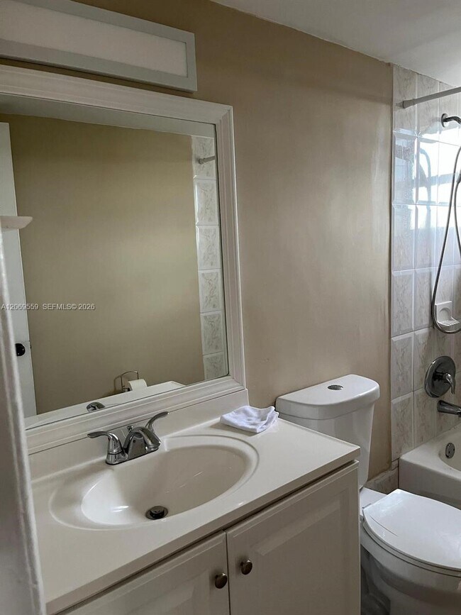 4550 NW 9th St Unit 701E