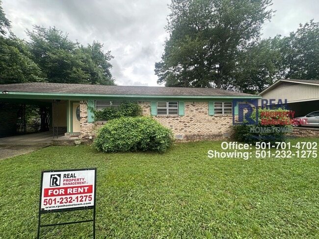 Building Photo - 110 Robinwood St
