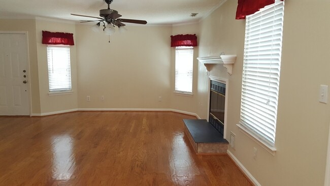 Photo - 2 bedroom Condo close to Military Bases and Shore Dr