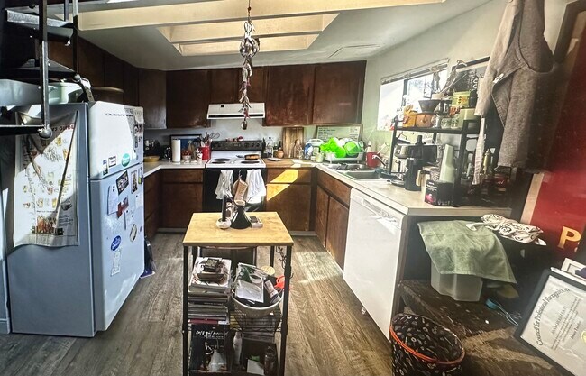 Photo - 1047 Danby Rd