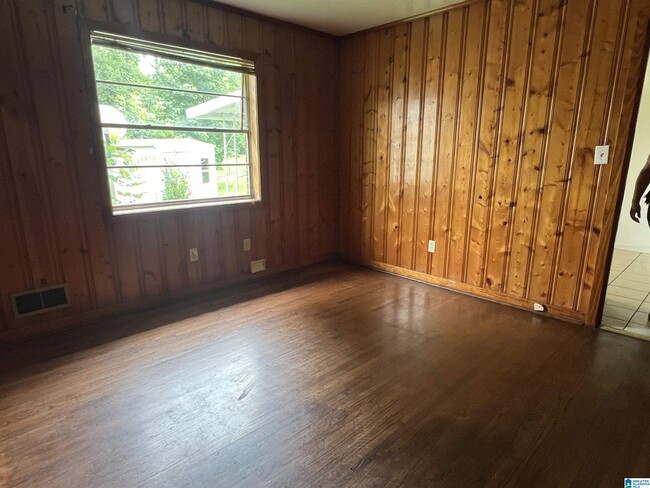 Photo - 512 Sunhill Rd NW