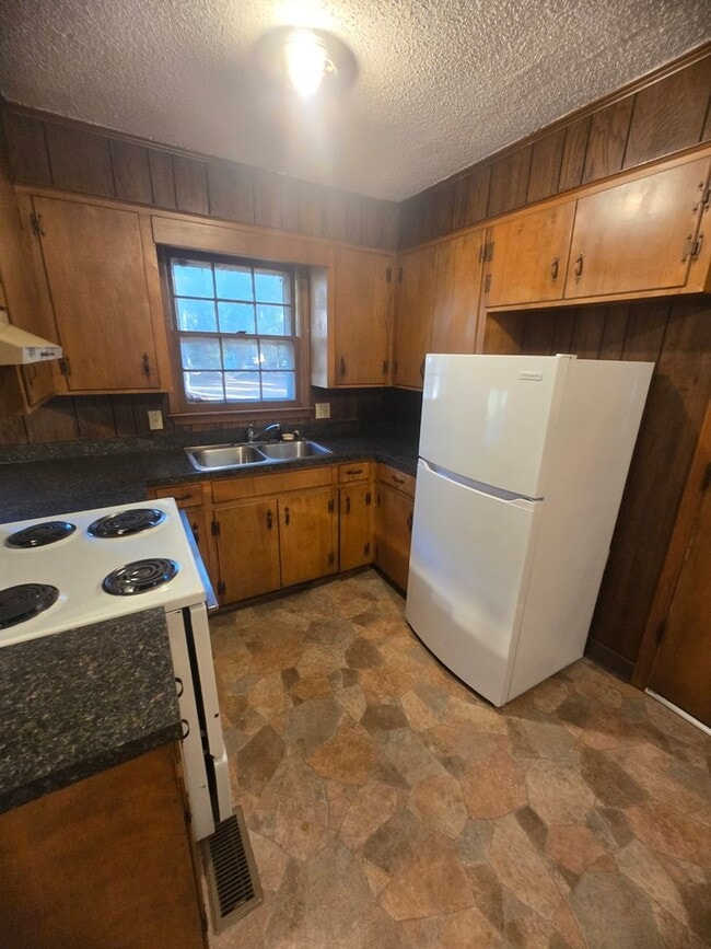 Photo - 3-bedroom, 2-bathroom brick home