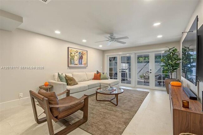 Photo - 825 SE 2nd St