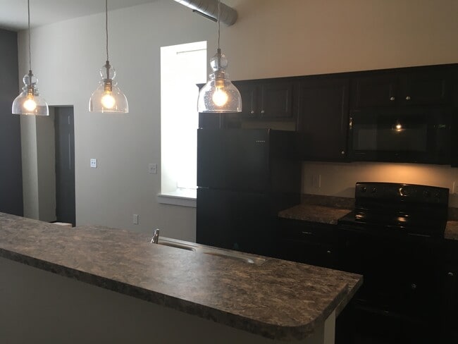 Building Photo - 602 N Queen St Unit 4