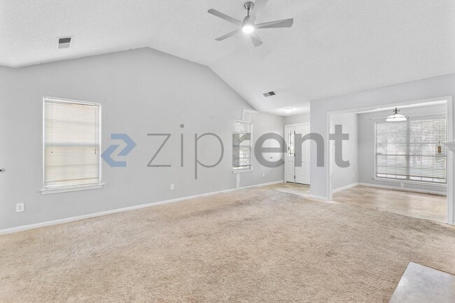 Photo - 922 Treasure Pl SW