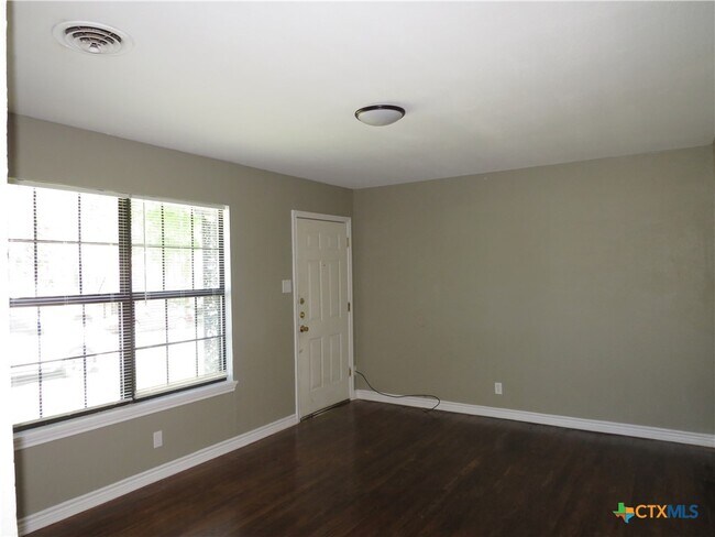 Photo - 504 McArthur Dr