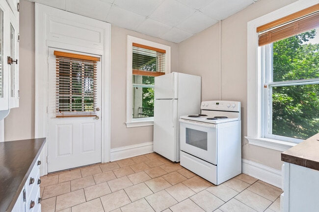 Photo - Alta Vista Apartments