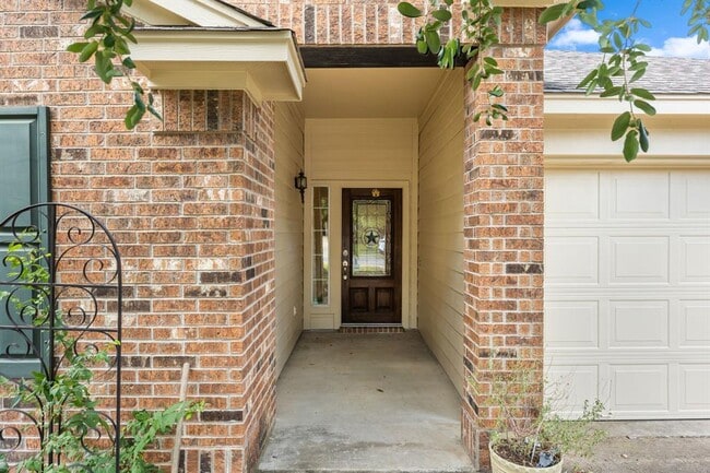 Photo - 135 Justin Leonard Dr