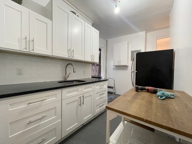 Photo - 712 W 180th St Unidad 32