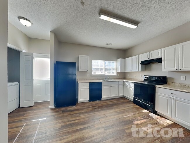 Photo - 128 Hawkeye Ln NW