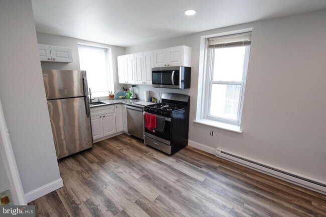 Photo - 409 Hermitage St