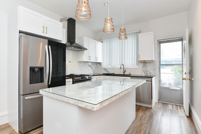 Photo - 606 59th St Unit 1