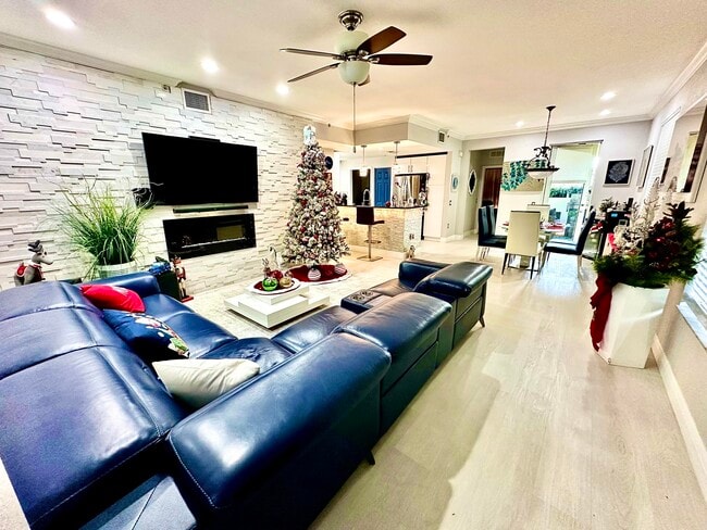 Photo - 4720 Mimosa Pl Unit 905