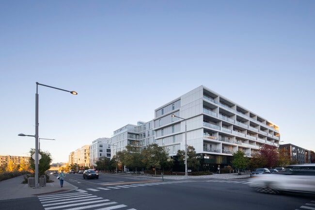 Building Photo - MILHAUS Condo