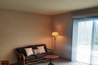 Photo - Royal Oaks Apartments