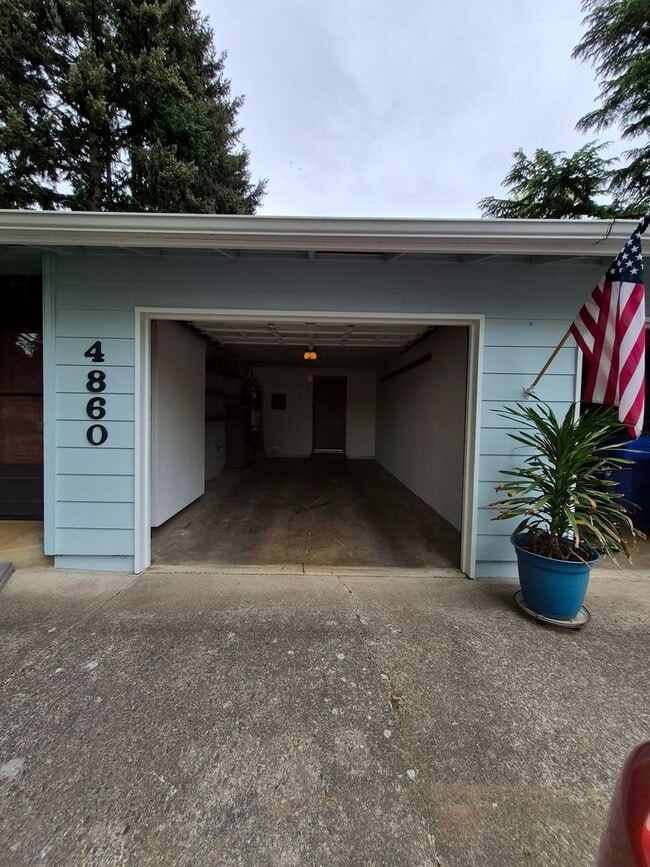 Photo - Charming South Salem Duplex!