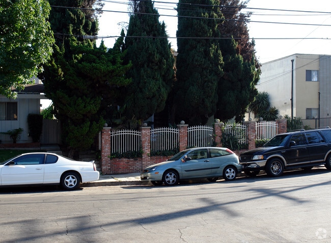 833 Victor Ave