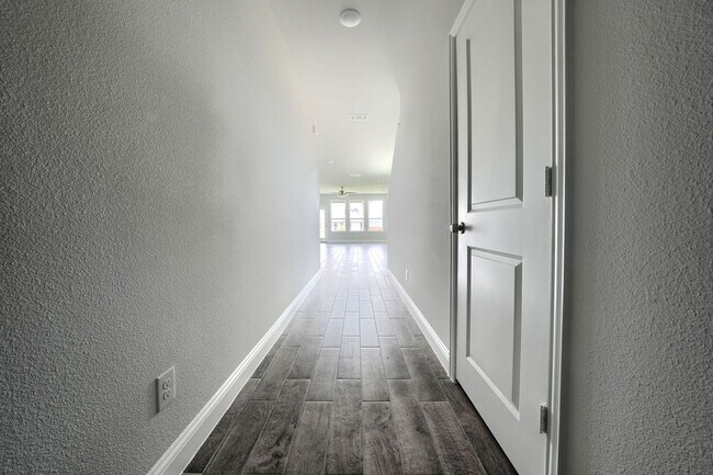 Photo - Gorgeous 4 bed 2.5 bath In AnaCapri